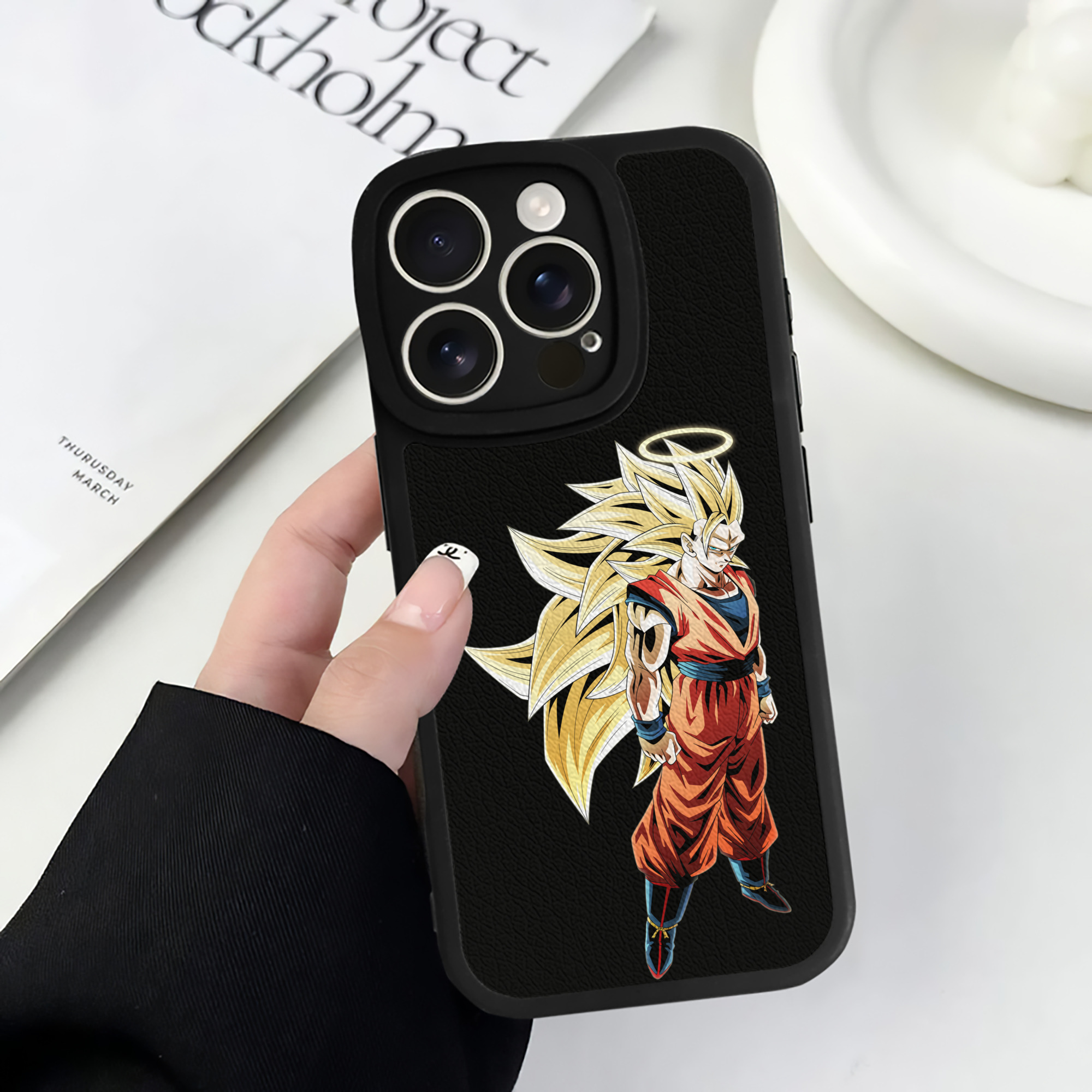 （画像用） ドラゴンボール 孫悟空（そん ごくう）Son Goku カカロット DRAGON BALL Kakarotto 【iPhone 16シリーズ対応】シリコンスマホケース（レザー調） 材質：シリコン